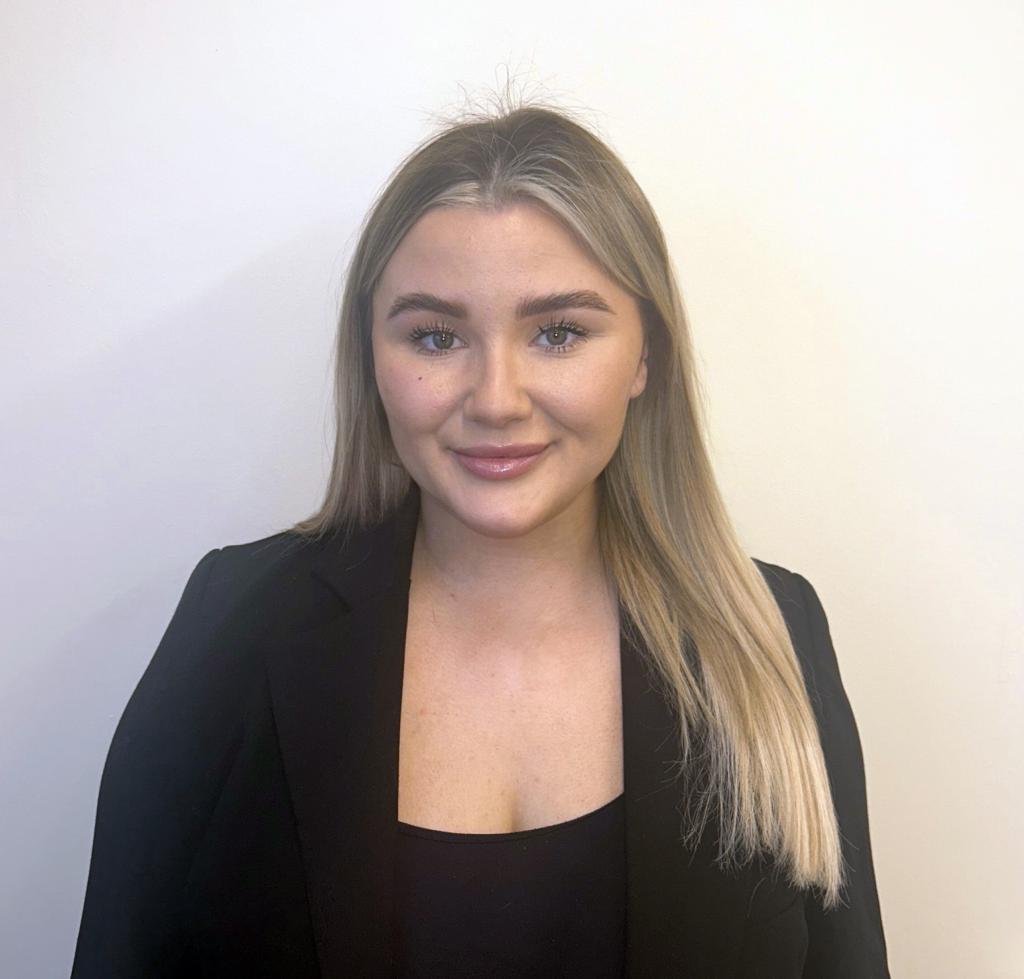 Tia Lowes, Installations PV / Electrical Manager